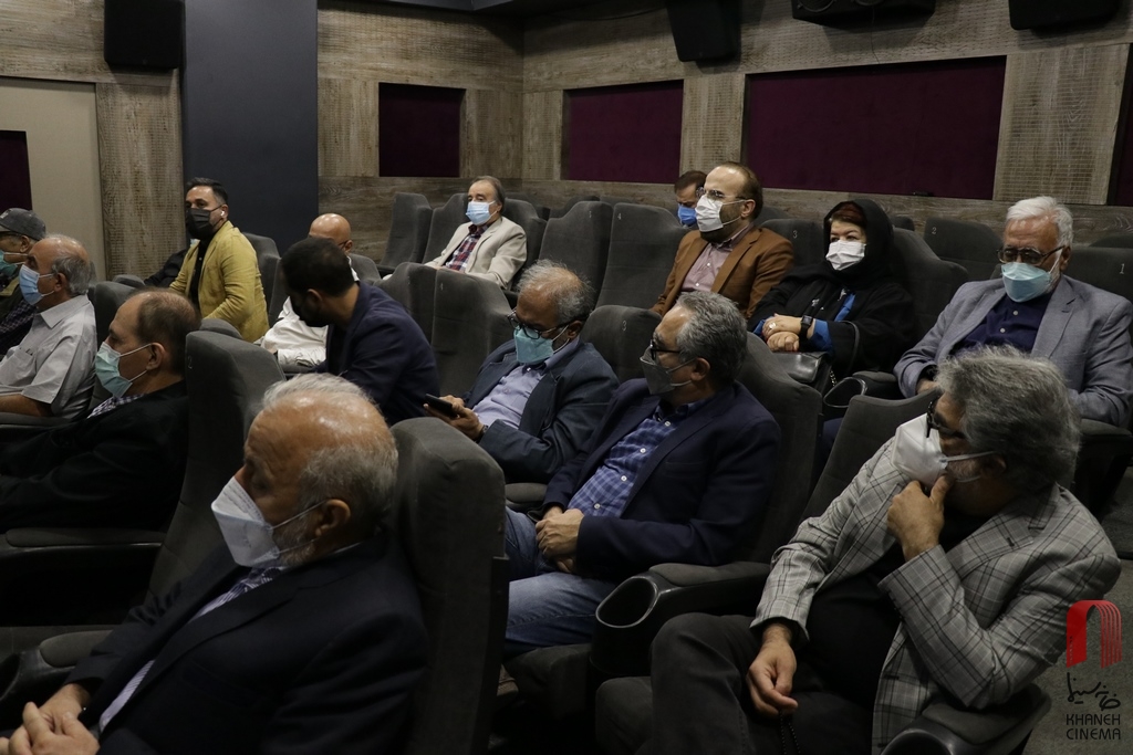 نشست صمیمانه فرمانده نیروی انتظامی تهران بزرگ با مدیران اصناف خانه سینما 15