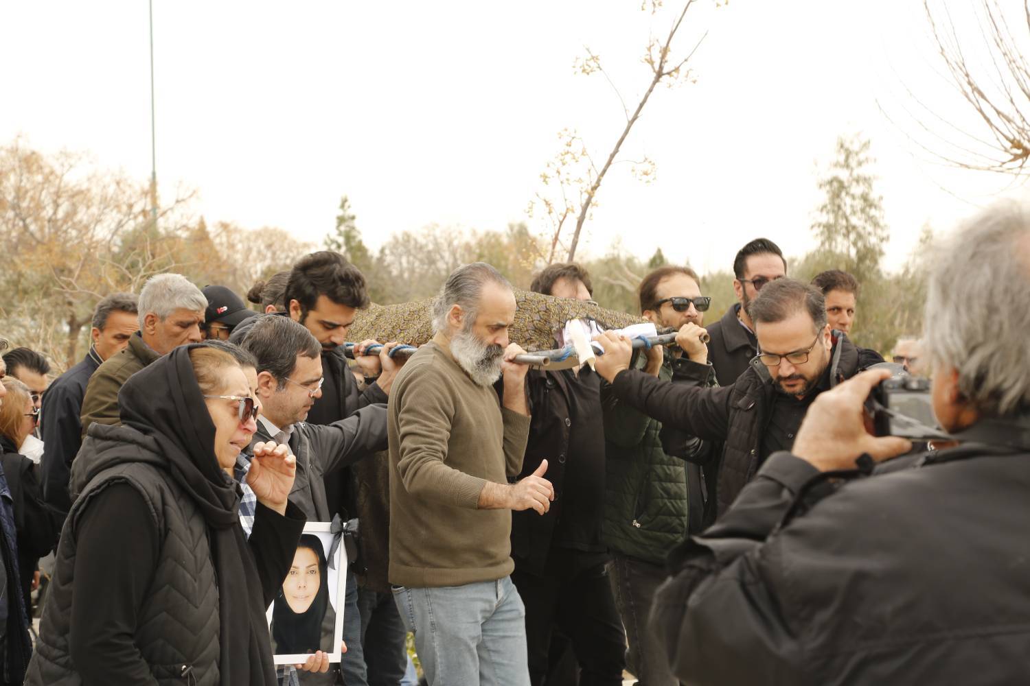 مراسم خاکسپاری زنده یاد «روح انگیز شمس»