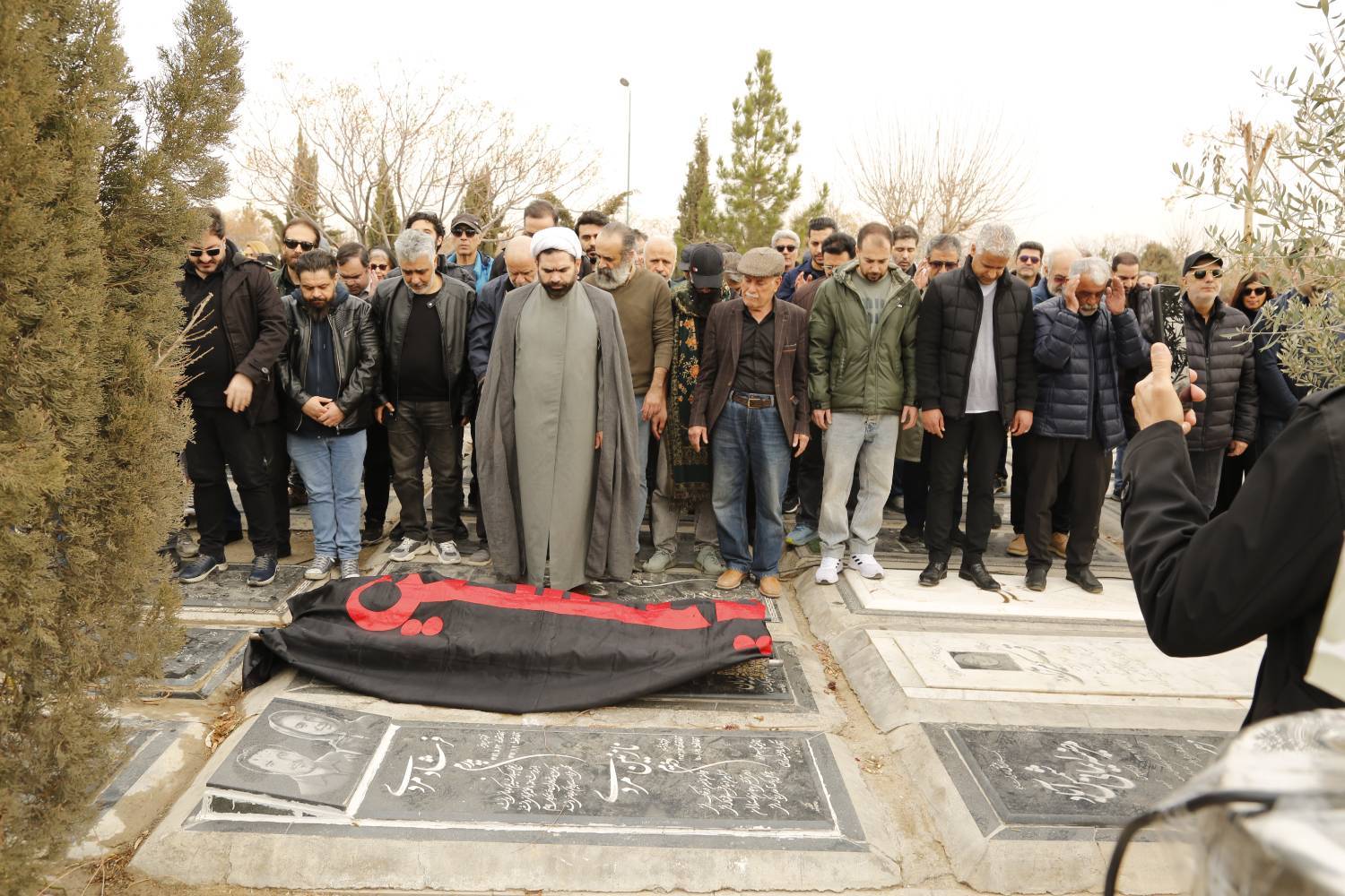 مراسم خاکسپاری زنده یاد «روح انگیز شمس»