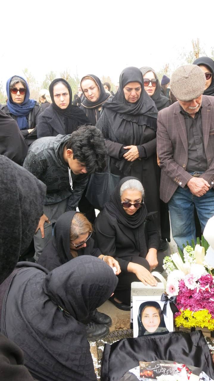 مراسم خاکسپاری زنده یاد «روح انگیز شمس»