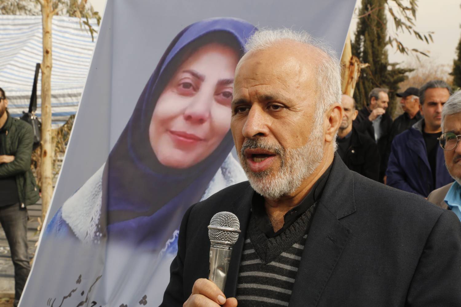 مراسم خاکسپاری زنده یاد «روح انگیز شمس»