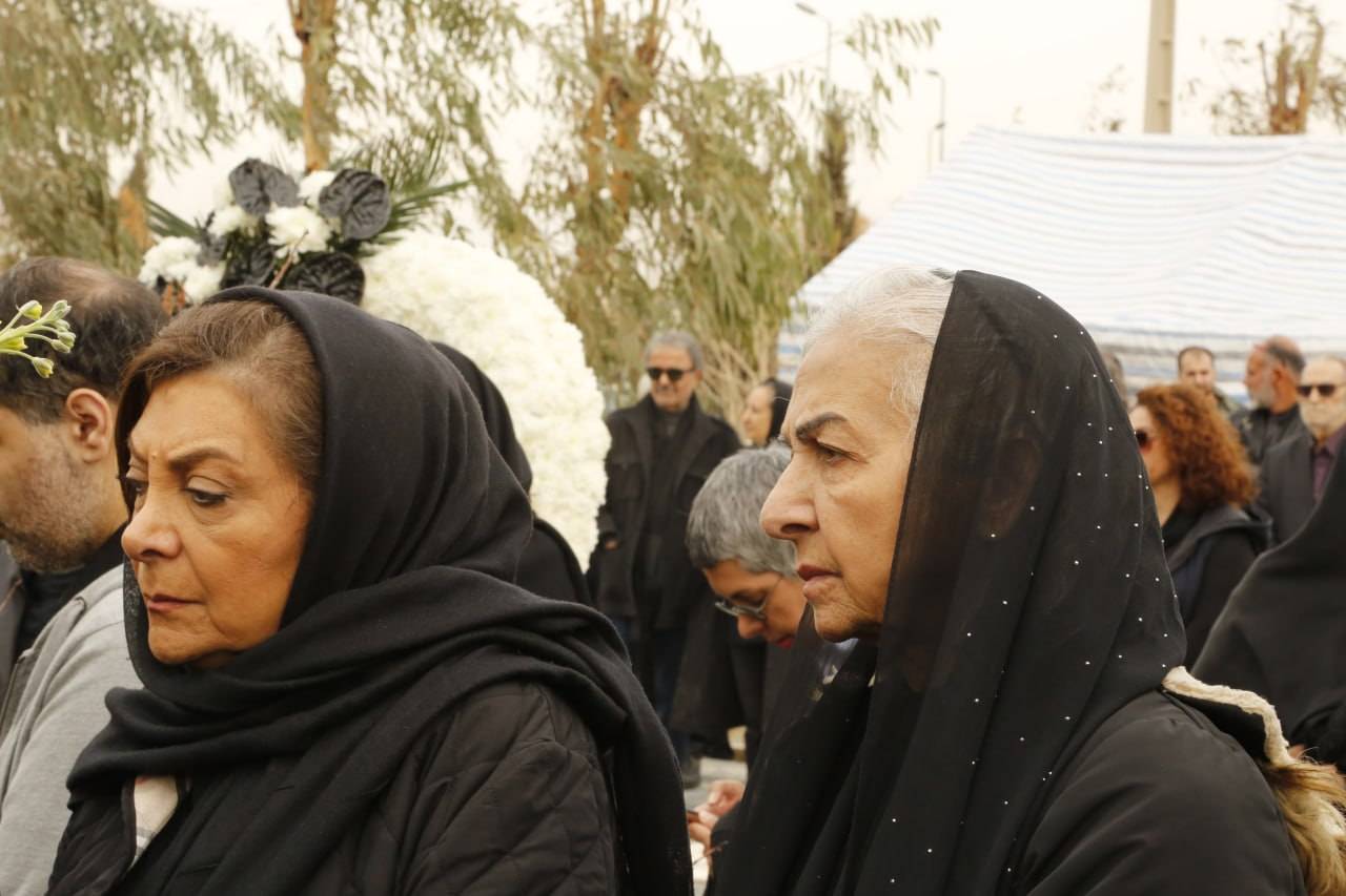مراسم خاکسپاری زنده یاد «روح انگیز شمس»