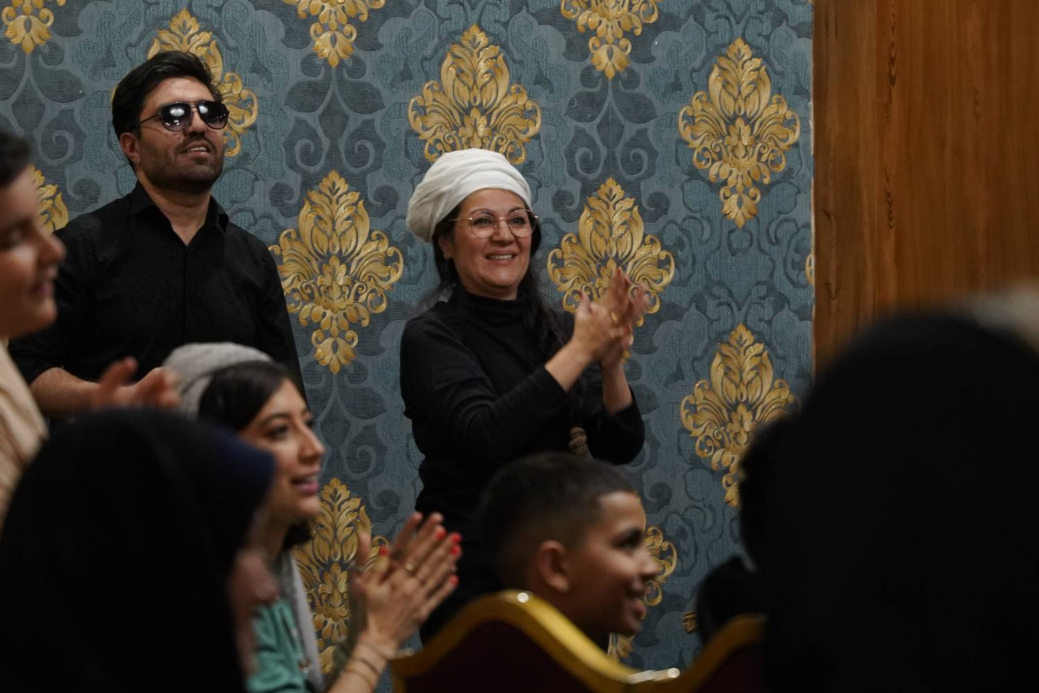 شب همدلی هنرمندان با هموطنان آسیب دیده از جنگ در هتل لاله