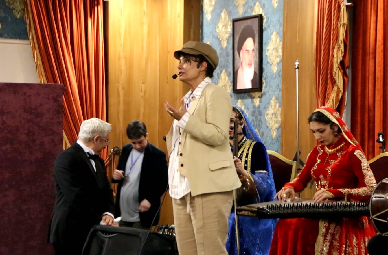شب همدلی هنرمندان با هموطنان آسیب دیده از جنگ در هتل لاله