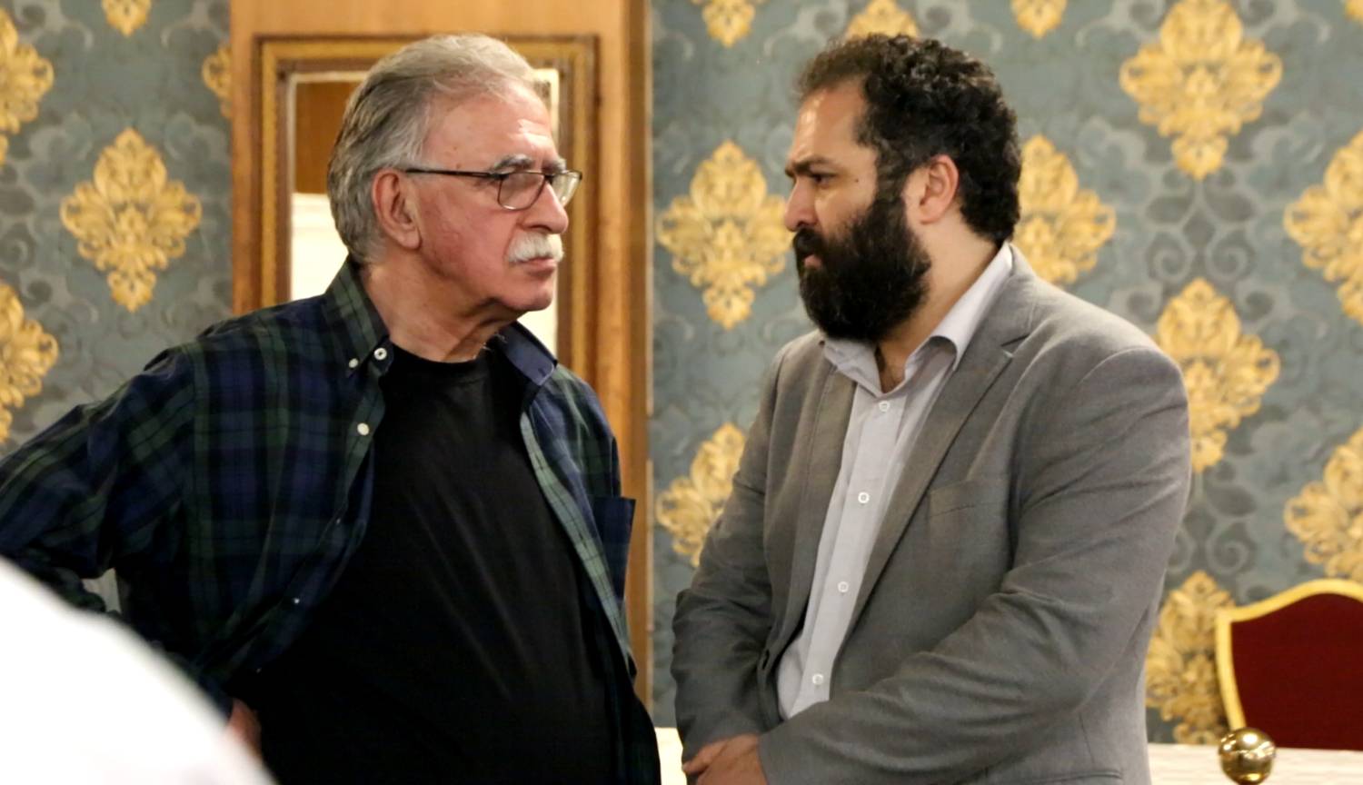 شب همدلی هنرمندان با هموطنان آسیب دیده از جنگ در هتل لاله