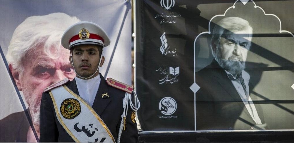 مراسم خاکسپاری زنده یاد «عنایت بخشی»