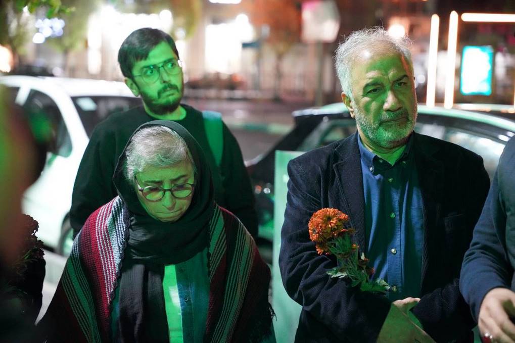 ادای احترام رئیس هیات رئیسه، مدیرعامل خانه سینما به پاکبان شهید شهرداری تهران«حسن خیران»